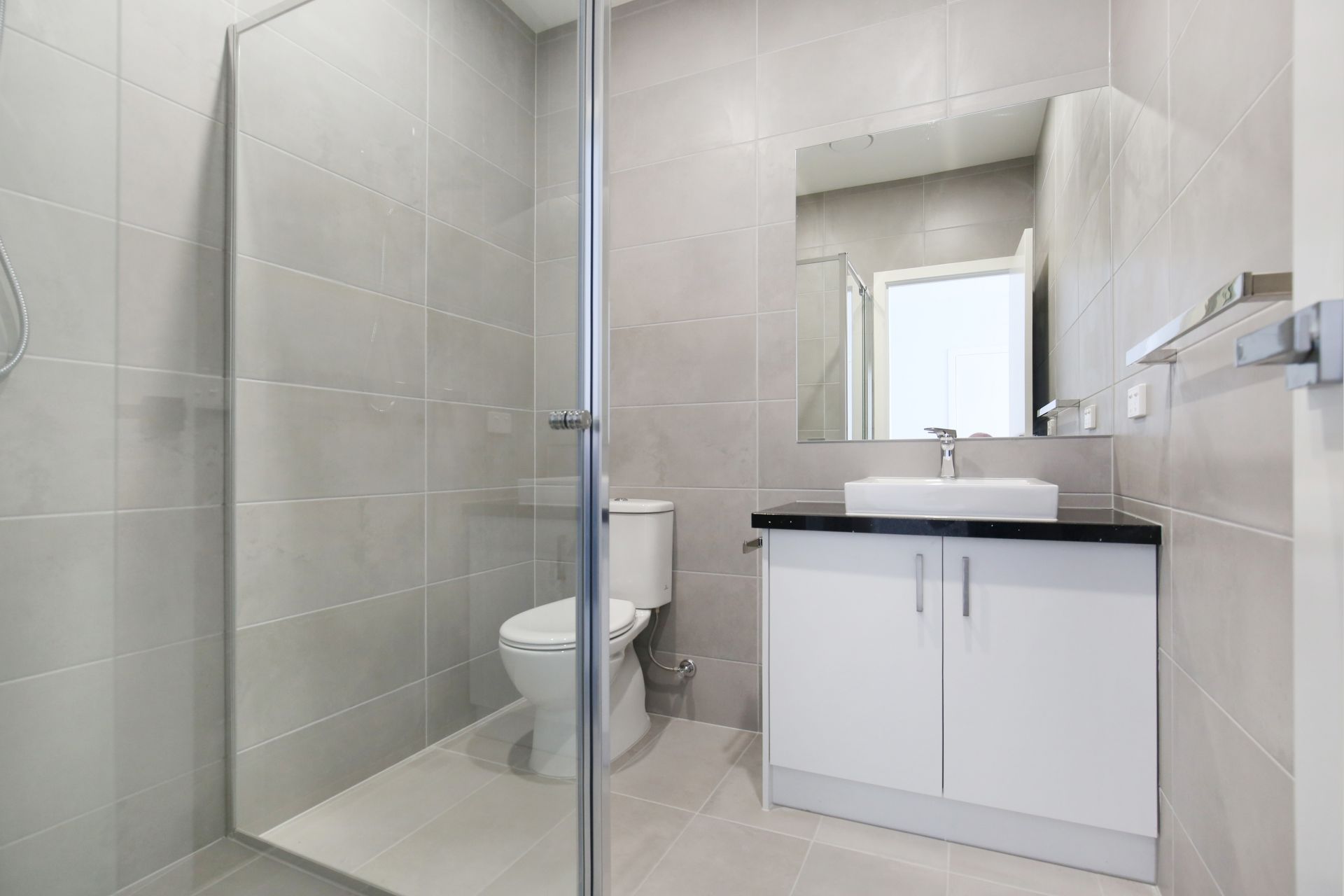 MODERN STYLE TOWNHOUSE STYLISH AND SOPHISTICATED