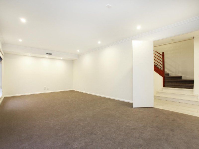 34 Brunton Avenue, Caroline Springs - Thumbnail 4