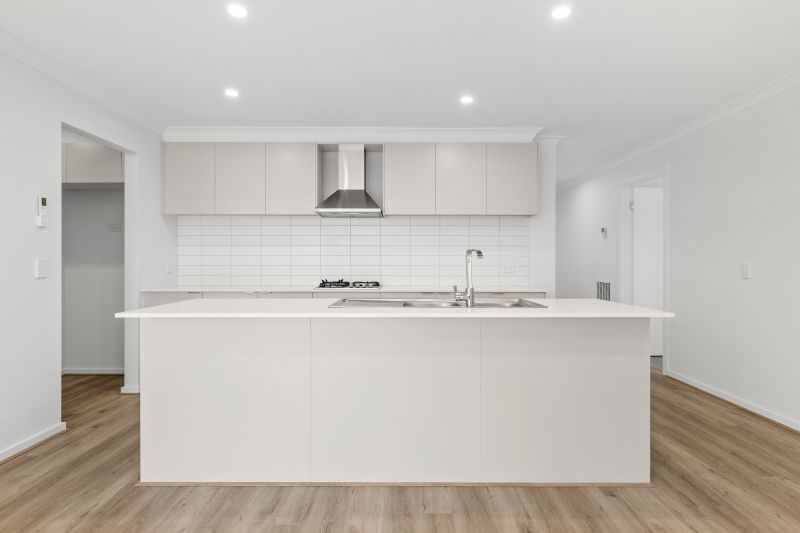 12 Jumps Street, Manor Lakes