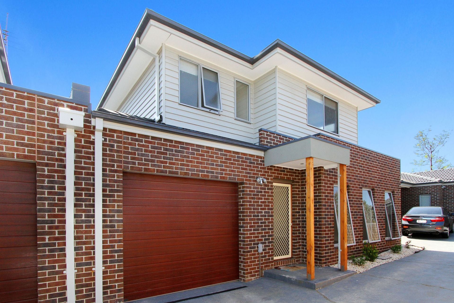 SUPERB TOWNHOUSE CLOSE TO TRANSPORT