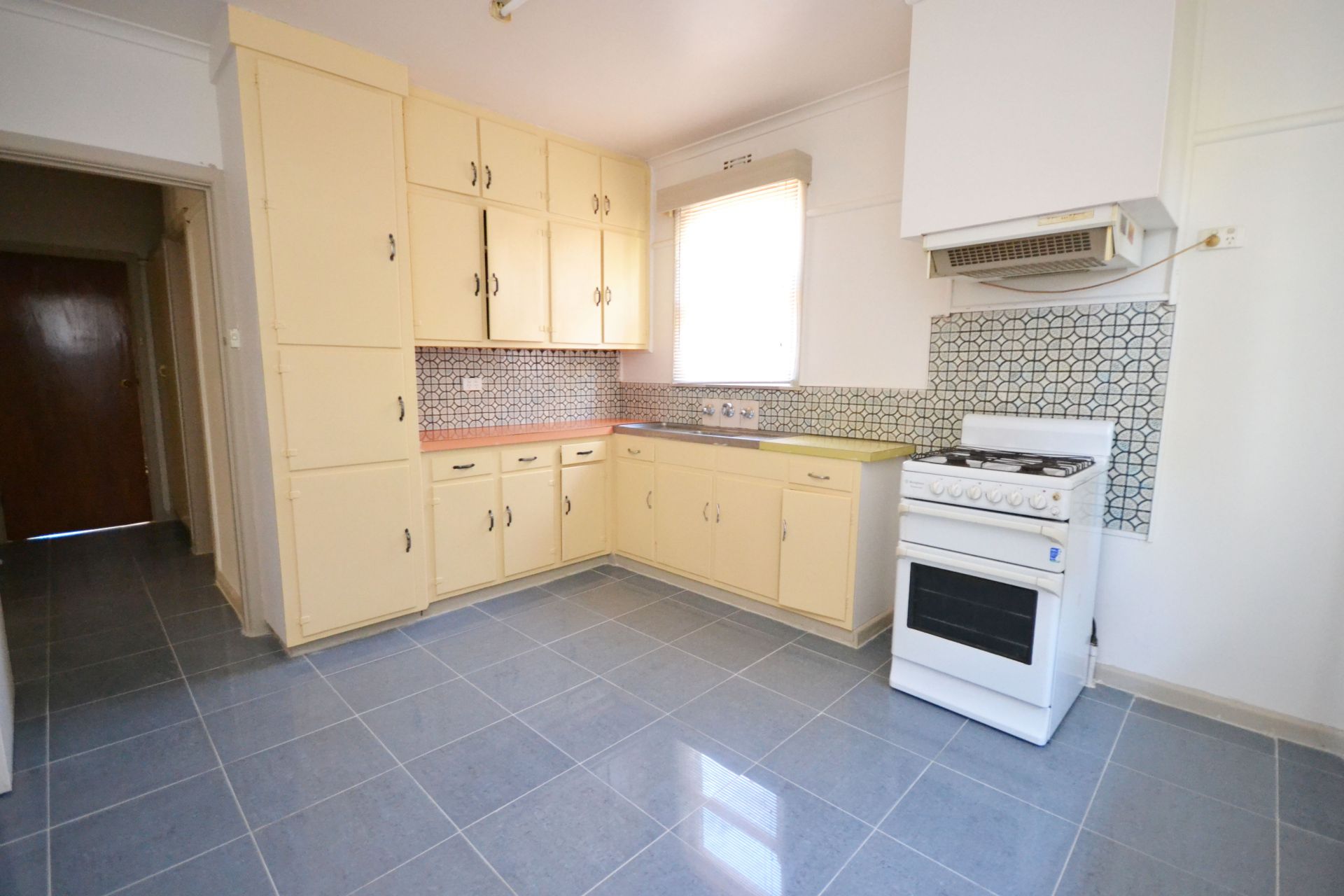 FABULOUS LOCATION & PRICED TO PLEASE