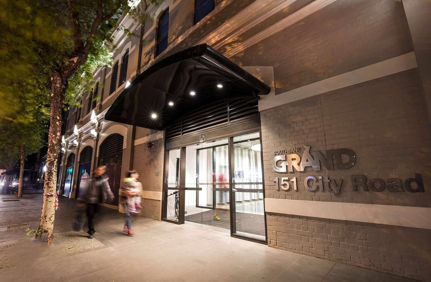 Southbank Grand: Prime Position, Luxury Lifestyle, Spacious Sensation!
