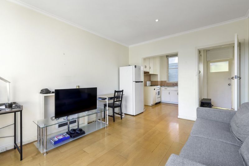 12/76a Campbell Road, Hawthorn East - Thumbnail 3