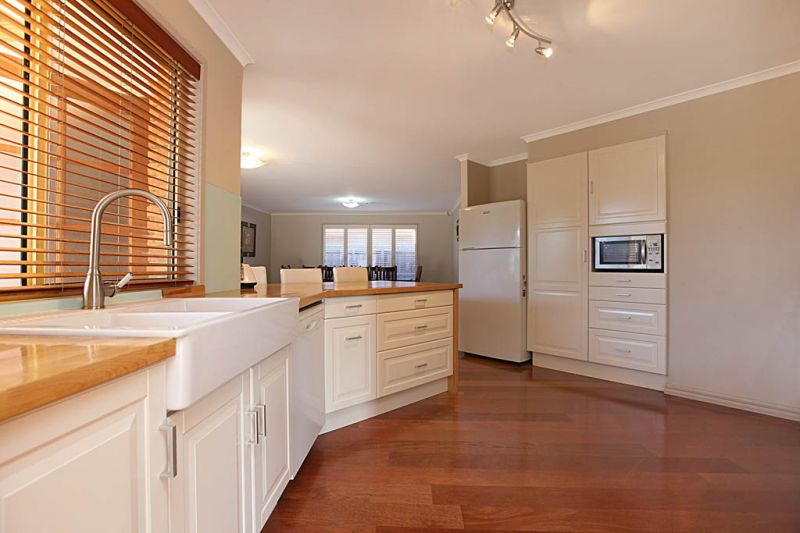 16 Seaside Close, Seabrook - Thumbnail 4
