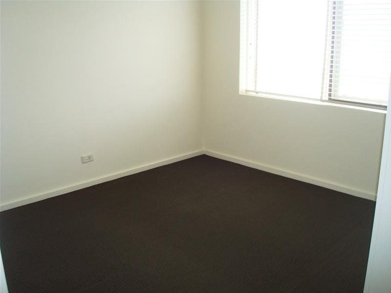 LIGHT & BRIGHT 2 BEDROOM APARTMENT IN GREAT LOCATION