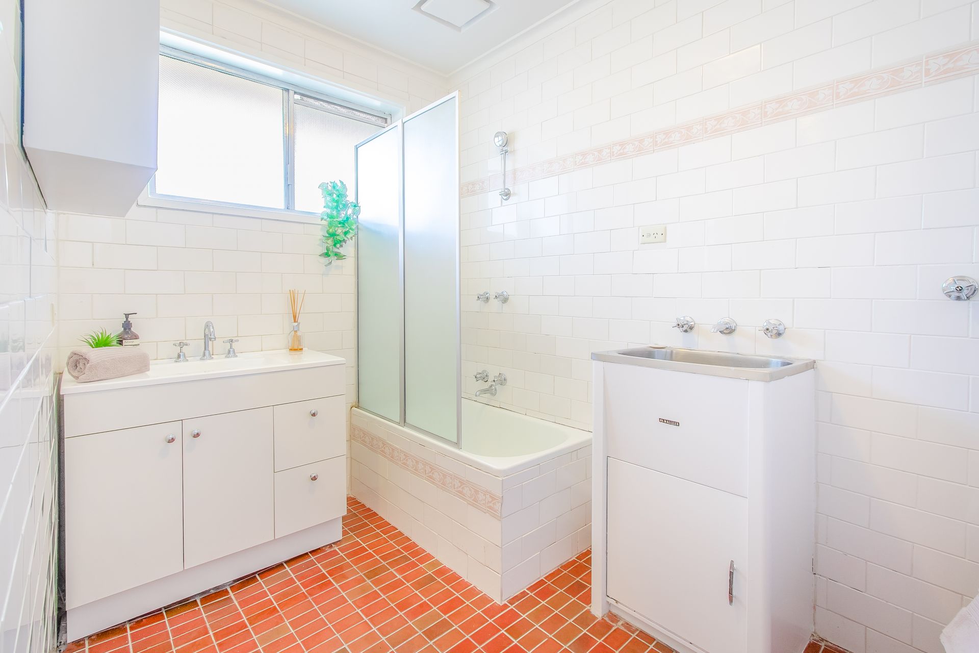 Neat, Stylish Living  For A Care-Free Lifestyle
