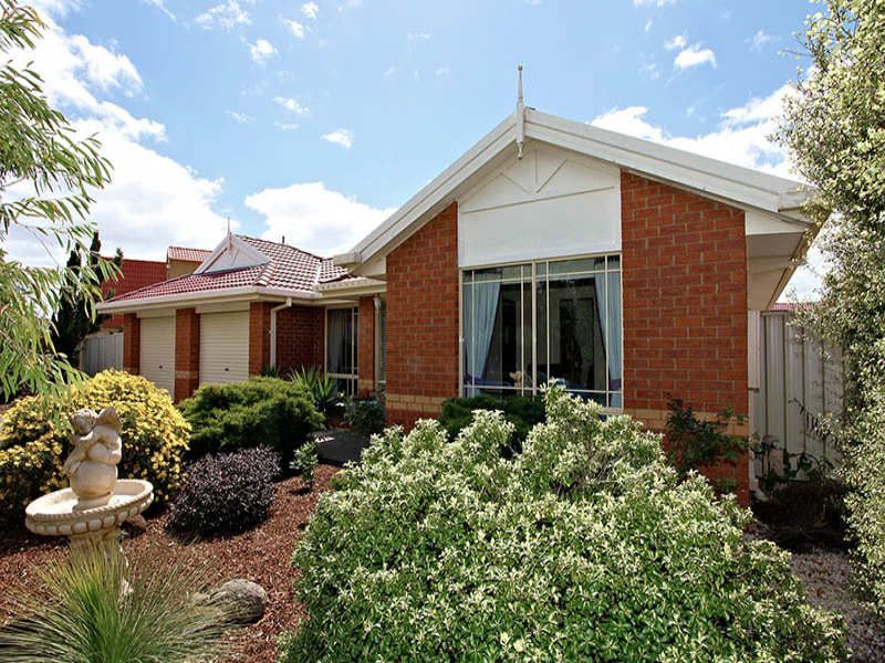 2 Emerald Court, Caroline Springs - Thumbnail 2