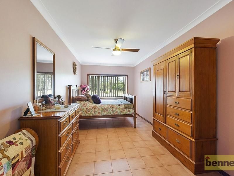 48 Dodford Road, Llandilo - Thumbnail 8
