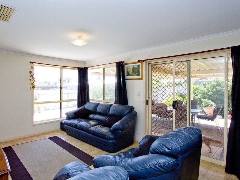 27 Adams Road Craigmore 5114