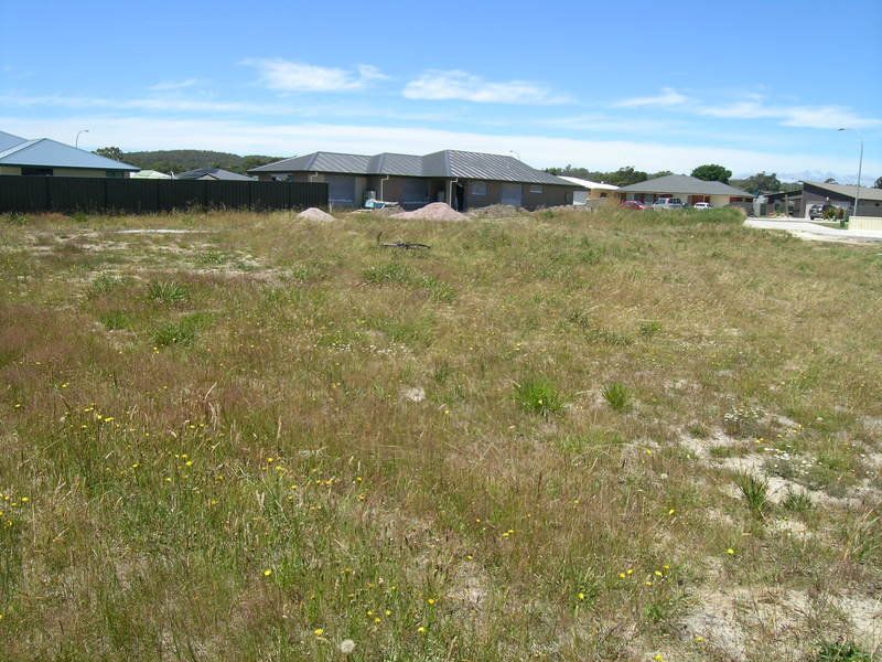 12 Earl Grove, LATROBE, Latrobe - Thumbnail 2
