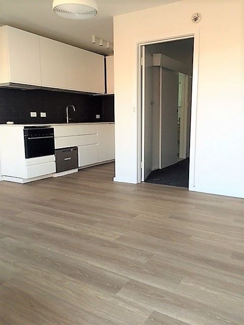 COURTYARD LIVING - FULLY RENOVATED
