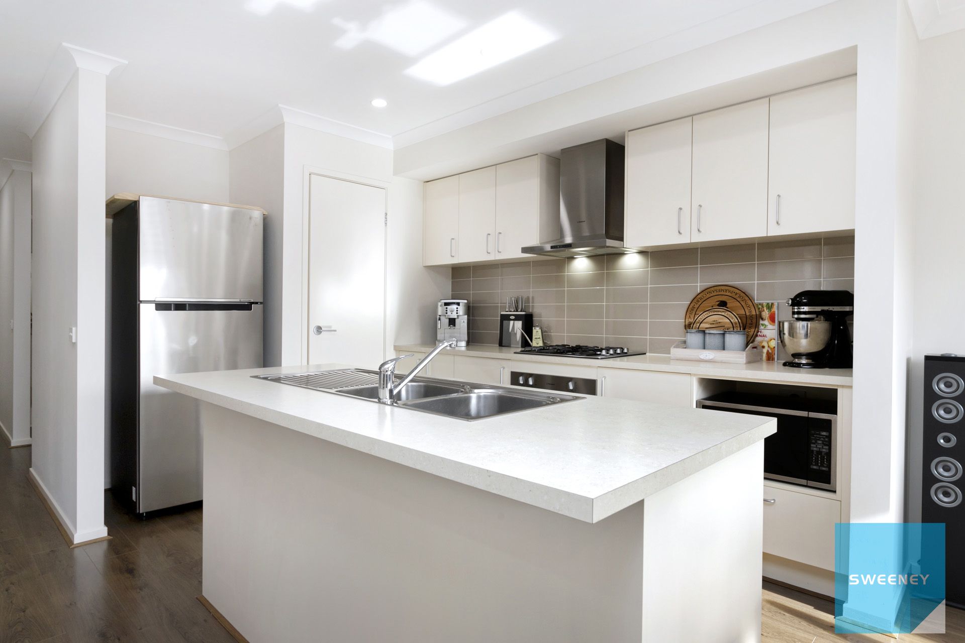 16 Kennedy Drive, Fraser Rise - Thumbnail 4