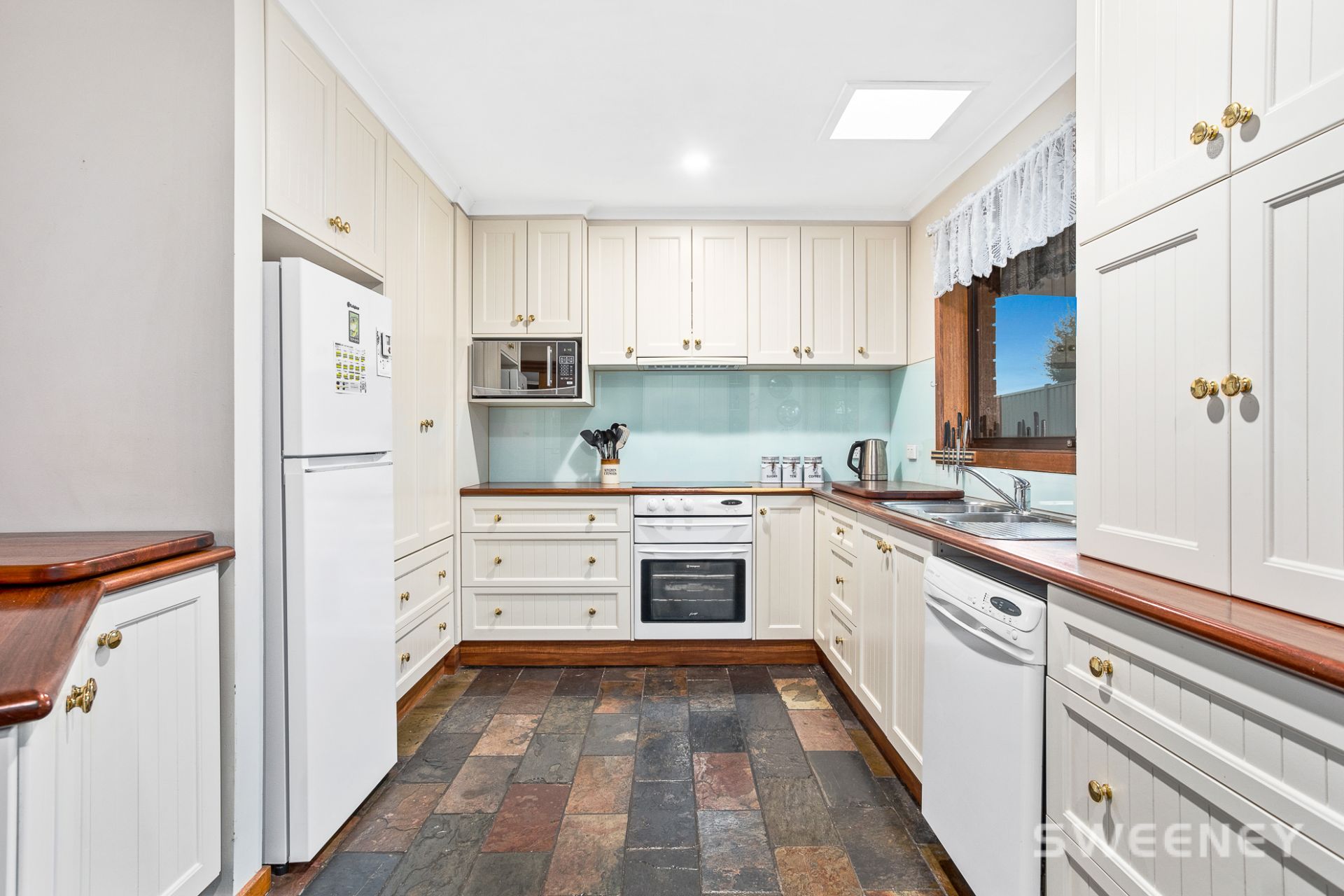 29 Edwards Drive, Altona Meadows - Thumbnail 8