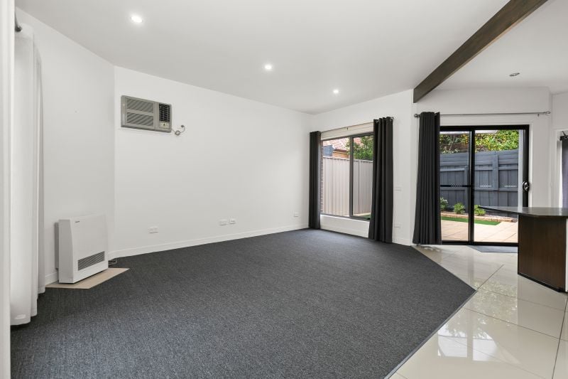 2/27 Main Street, Thomastown