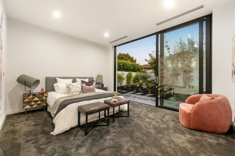 1/7 Orrong Crescent, Caulfield North