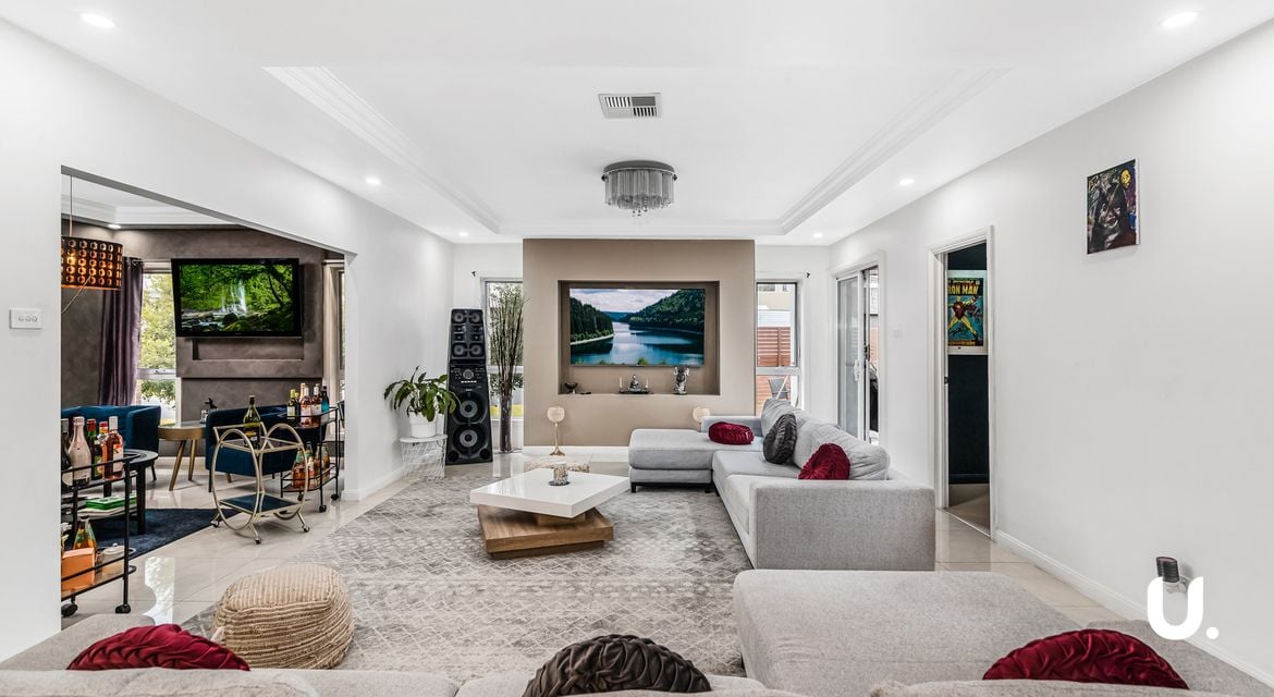 Colebee 18 Burringoa Crescent