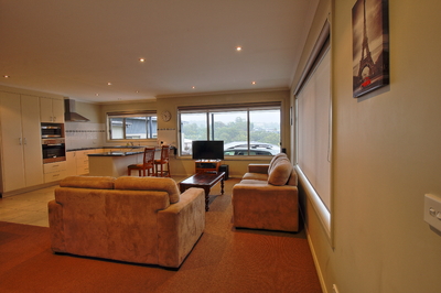 Modern immaculate 2 bedroom Villa