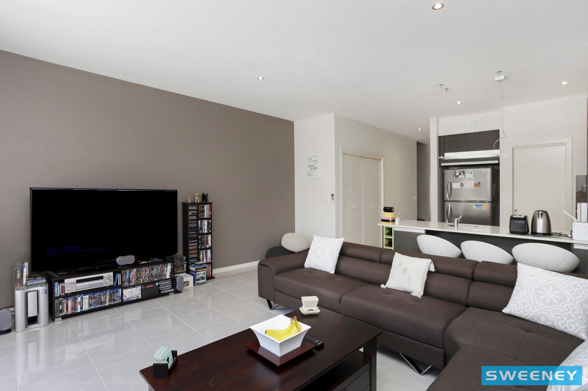10 Jolimont Street, Caroline Springs - Thumbnail 5