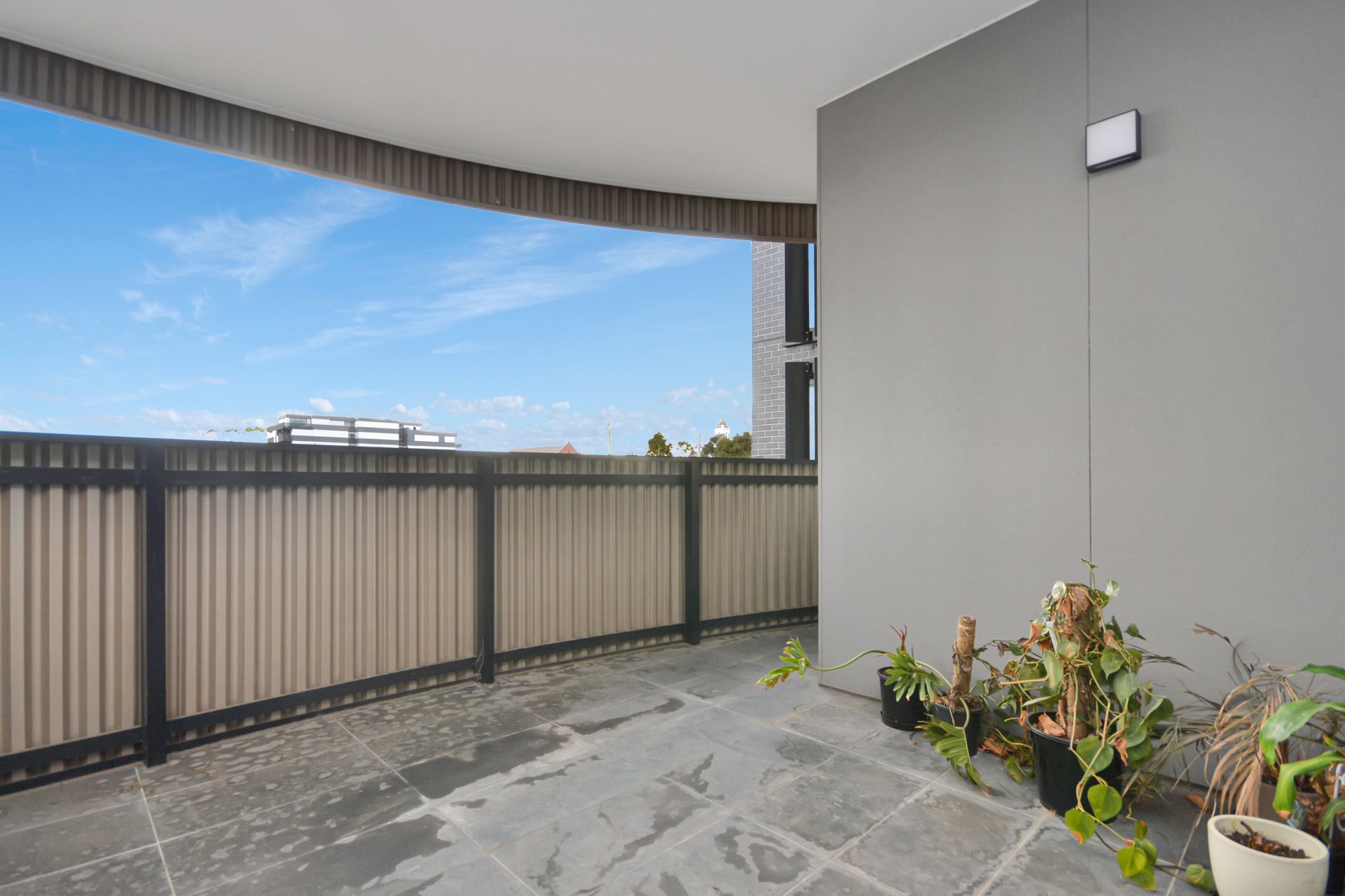 STYLISH APARTMENT LIVING IN A VIBRANT LIFESTYLE SETTING
AVAILABLE WITH OR WITHOUT FURNITURE