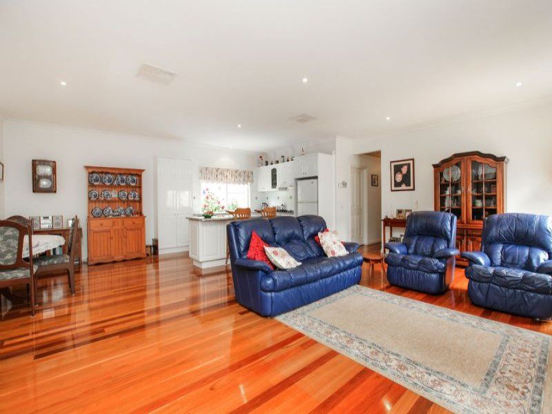 27 Edgbaston Parade, Caroline Springs - Thumbnail 4