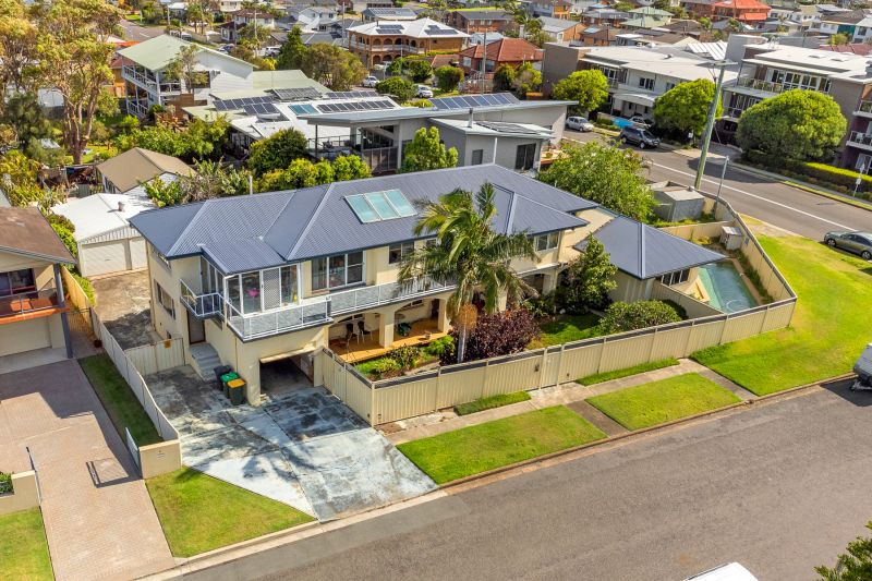 2 Mawson Close, Caves Beach - Thumbnail 2