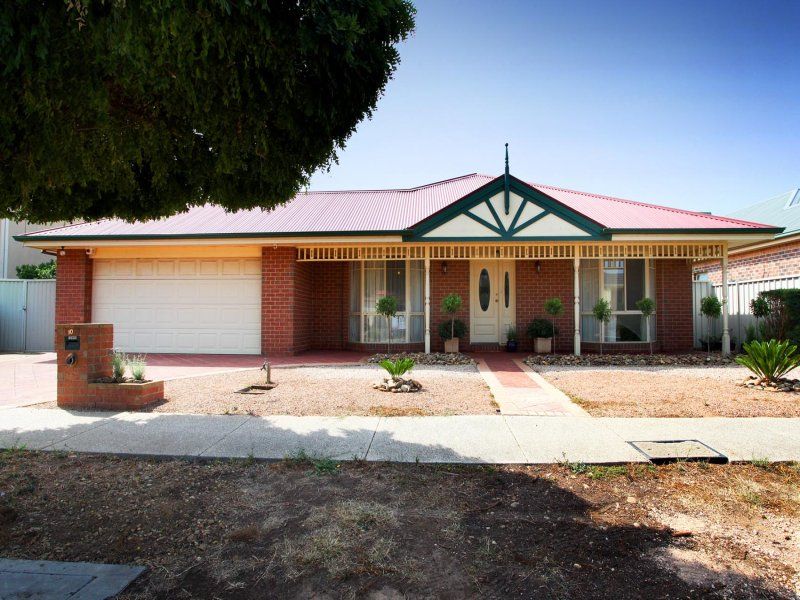 10 Mokoan Close, Caroline Springs - Thumbnail 2
