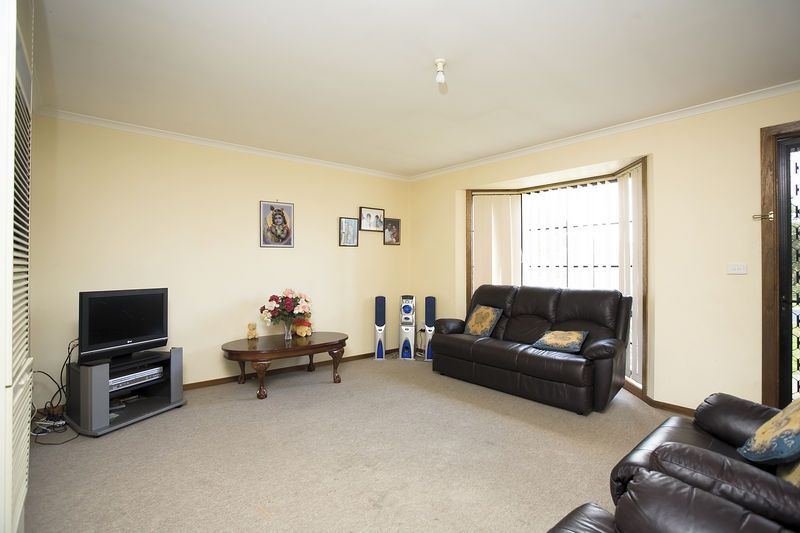 2 Hyde Court, Altona Meadows - Thumbnail 2