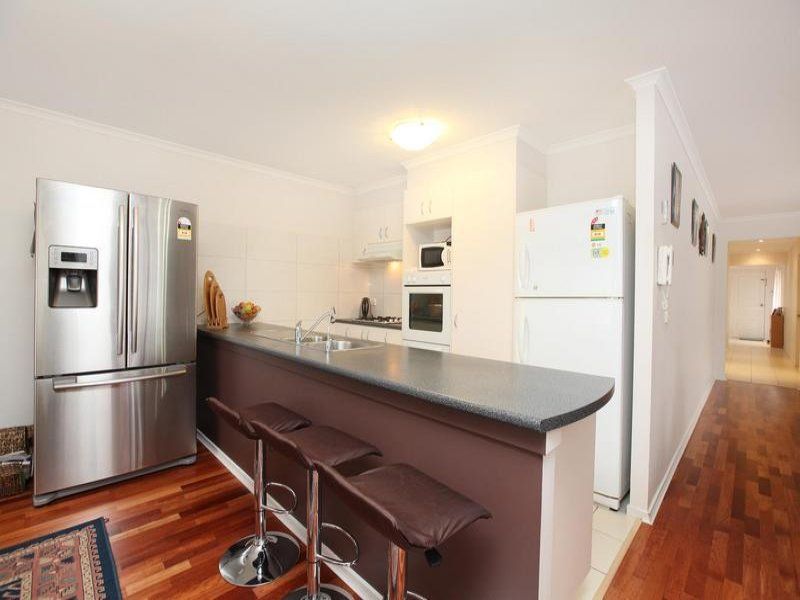 18 Holcolme Street, Caroline Springs - Thumbnail 3