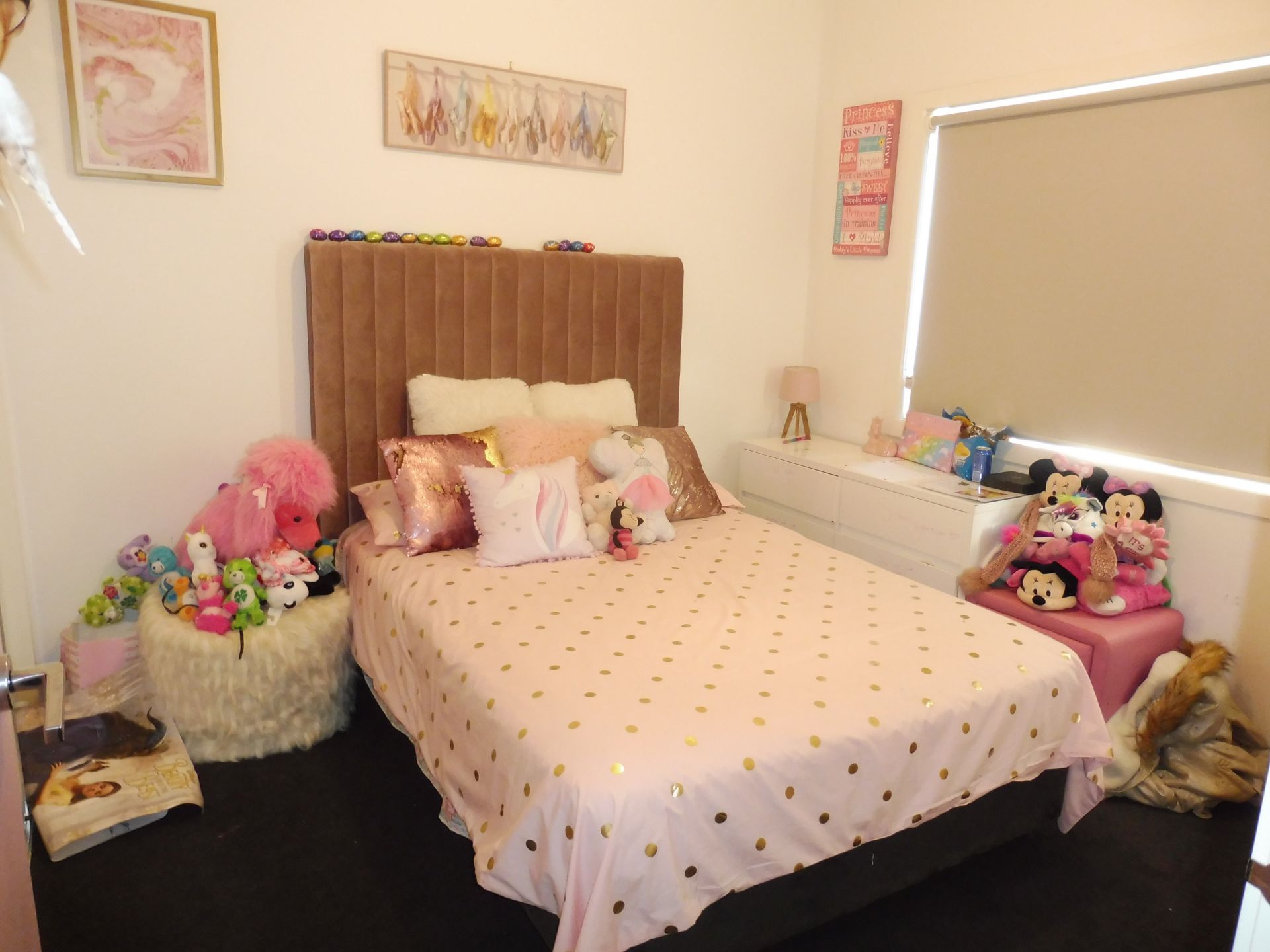 SUPBERB FAMILY HOME!!