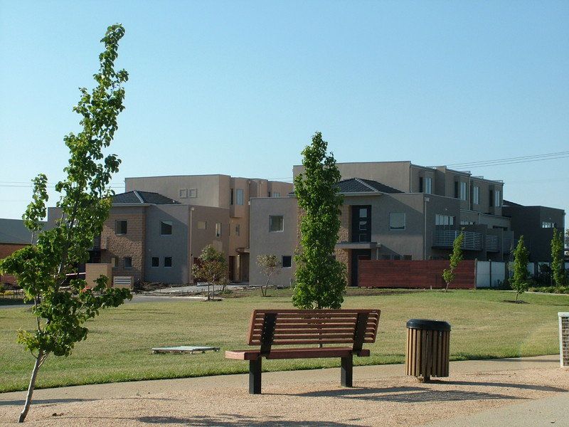 8/4 Hopetoun Green, Caroline Springs - Thumbnail 2