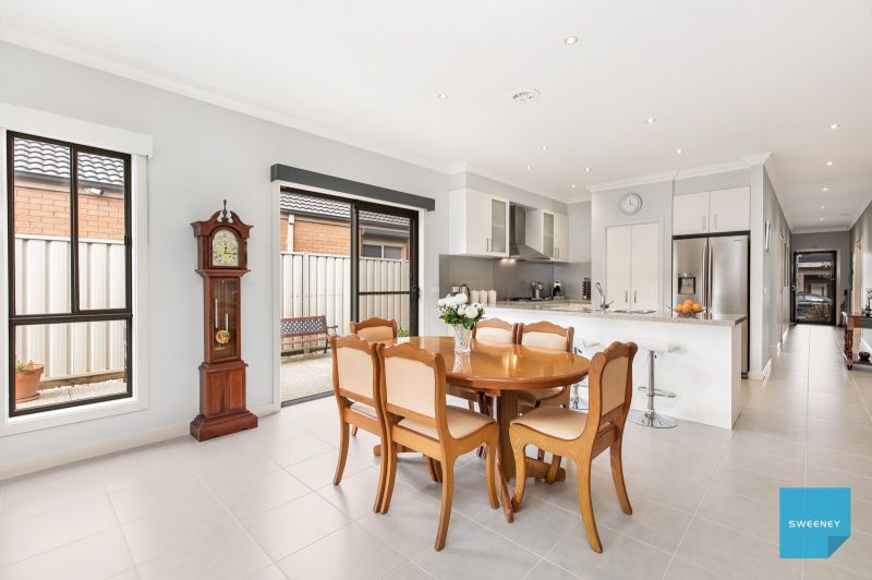 12 Carisbrook Street, Caroline Springs - Thumbnail 6