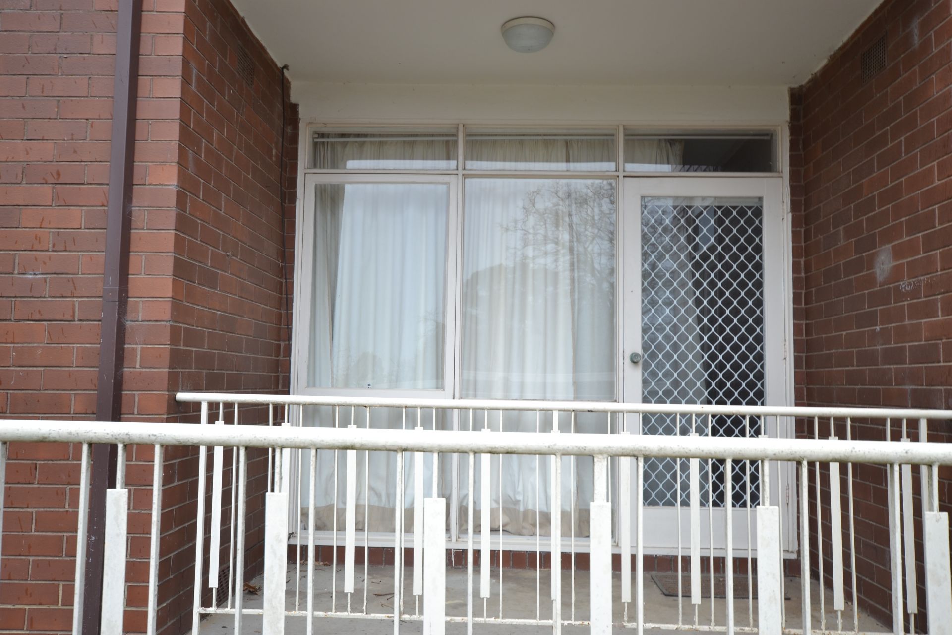 LARGE ONE BEDROOM APARTMENT IN A SOUGHT AFTER LOCATION