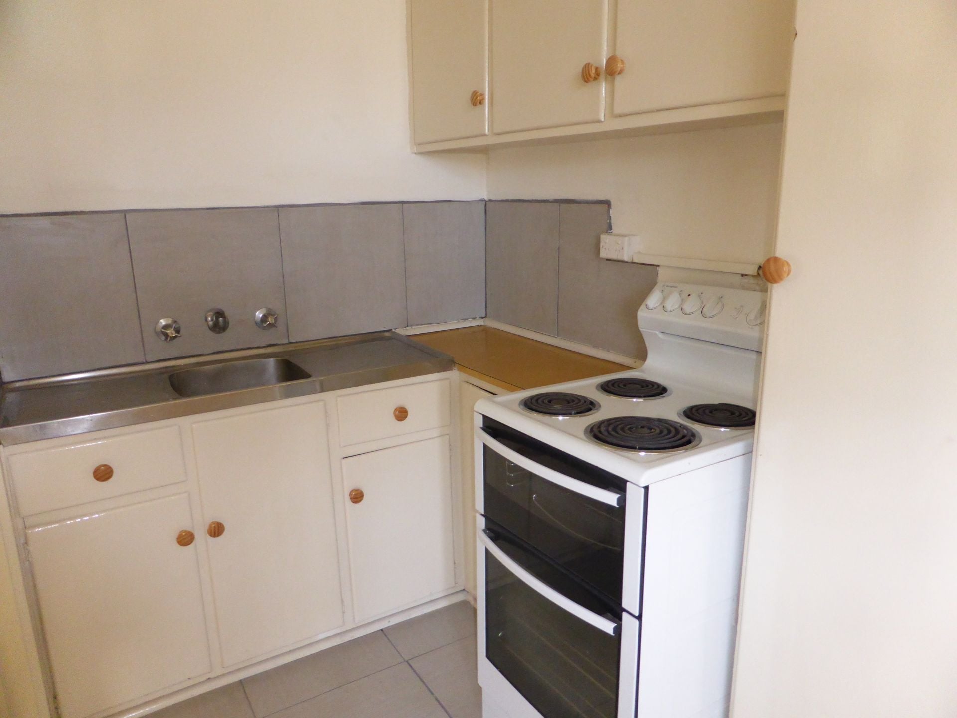 Walking Distance To High Street!