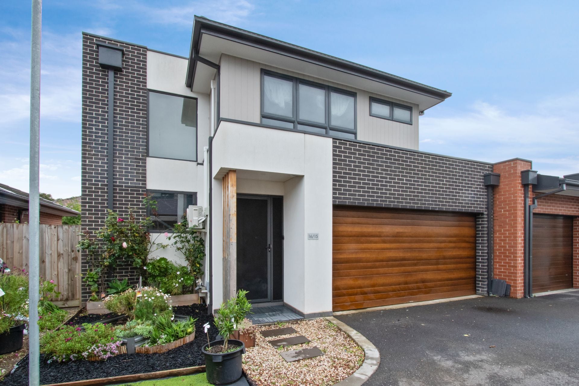 STYLISH DESIGN AND CONVENIENT LIFESTYLE