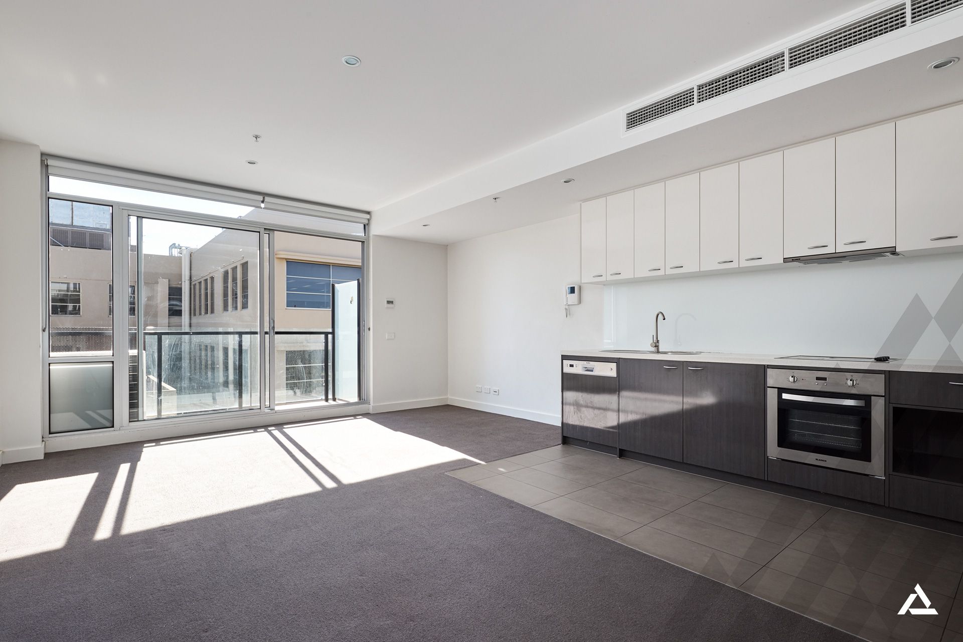 502/95 Berkeley Street Melbourne, Melbourne - Thumbnail 6