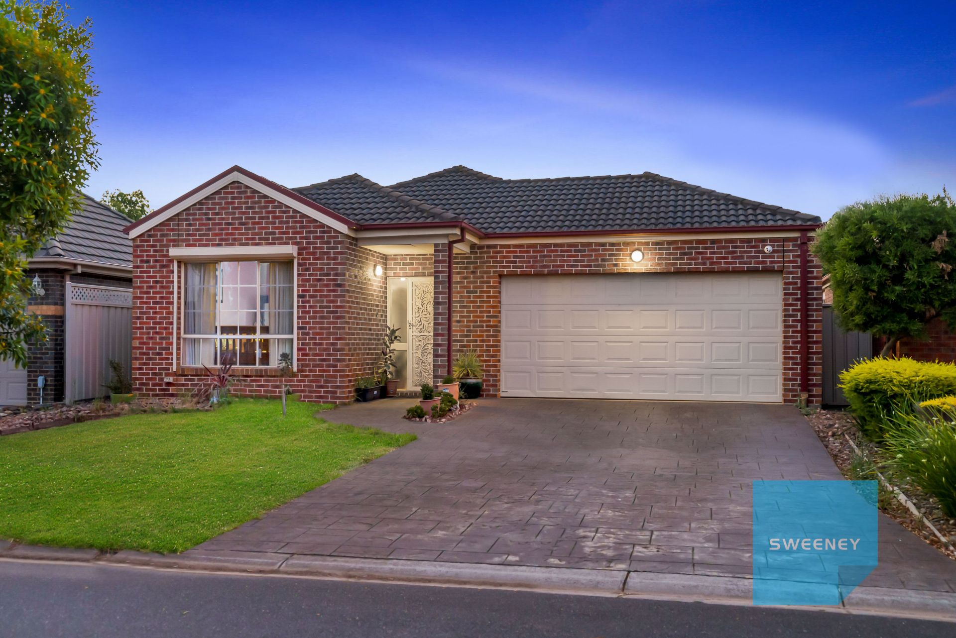 19 Macklin Way, Caroline Springs - Thumbnail 2