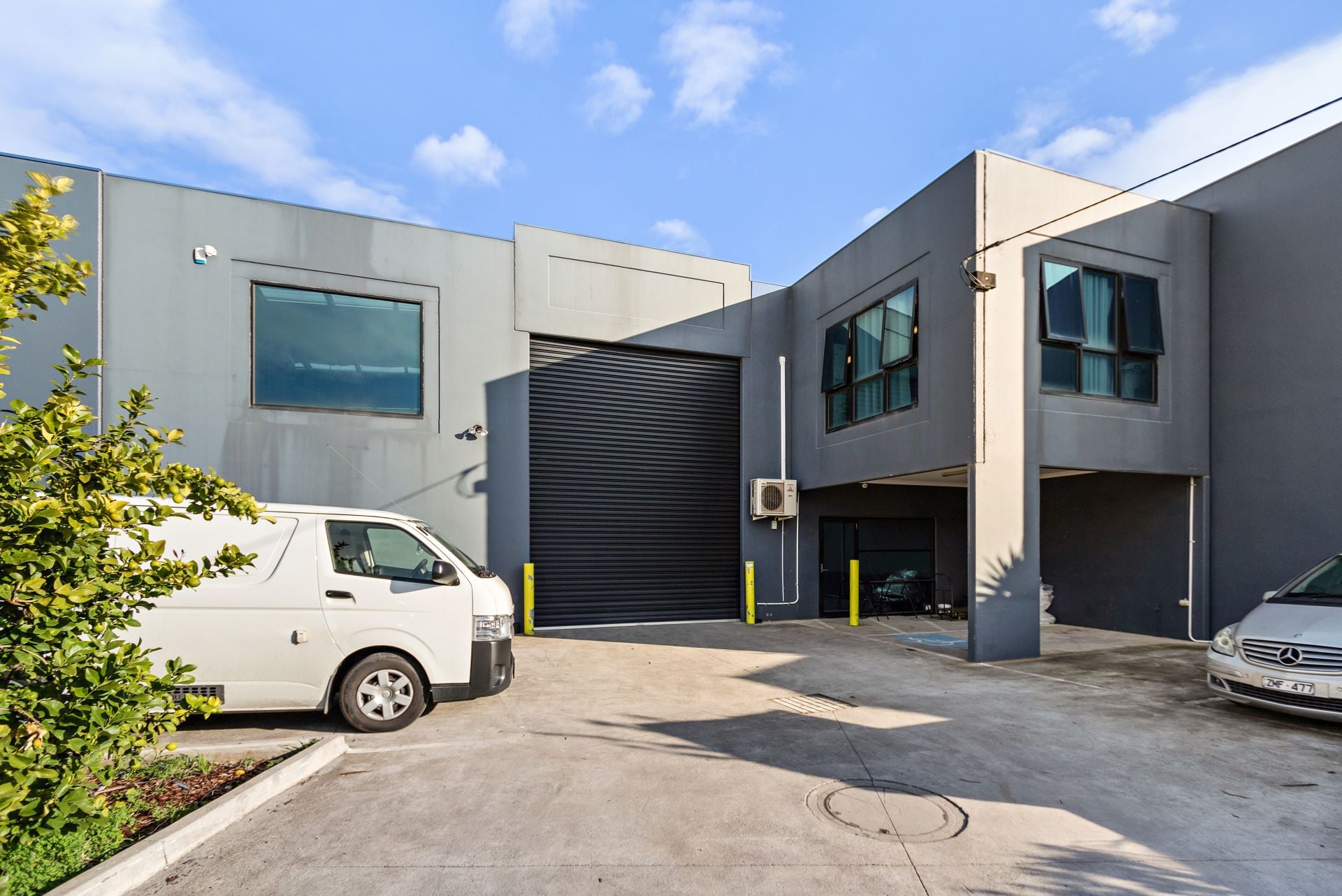 PERFECT OFFICE/WAREHOUSE FOR AN EXPANDING BUSINESS