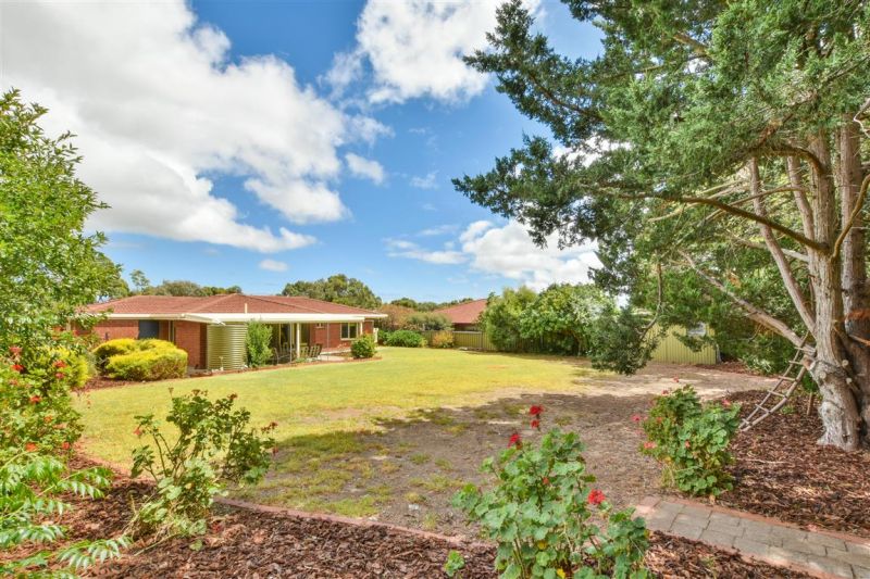 15 Waverley Drive WILLUNGA SA
