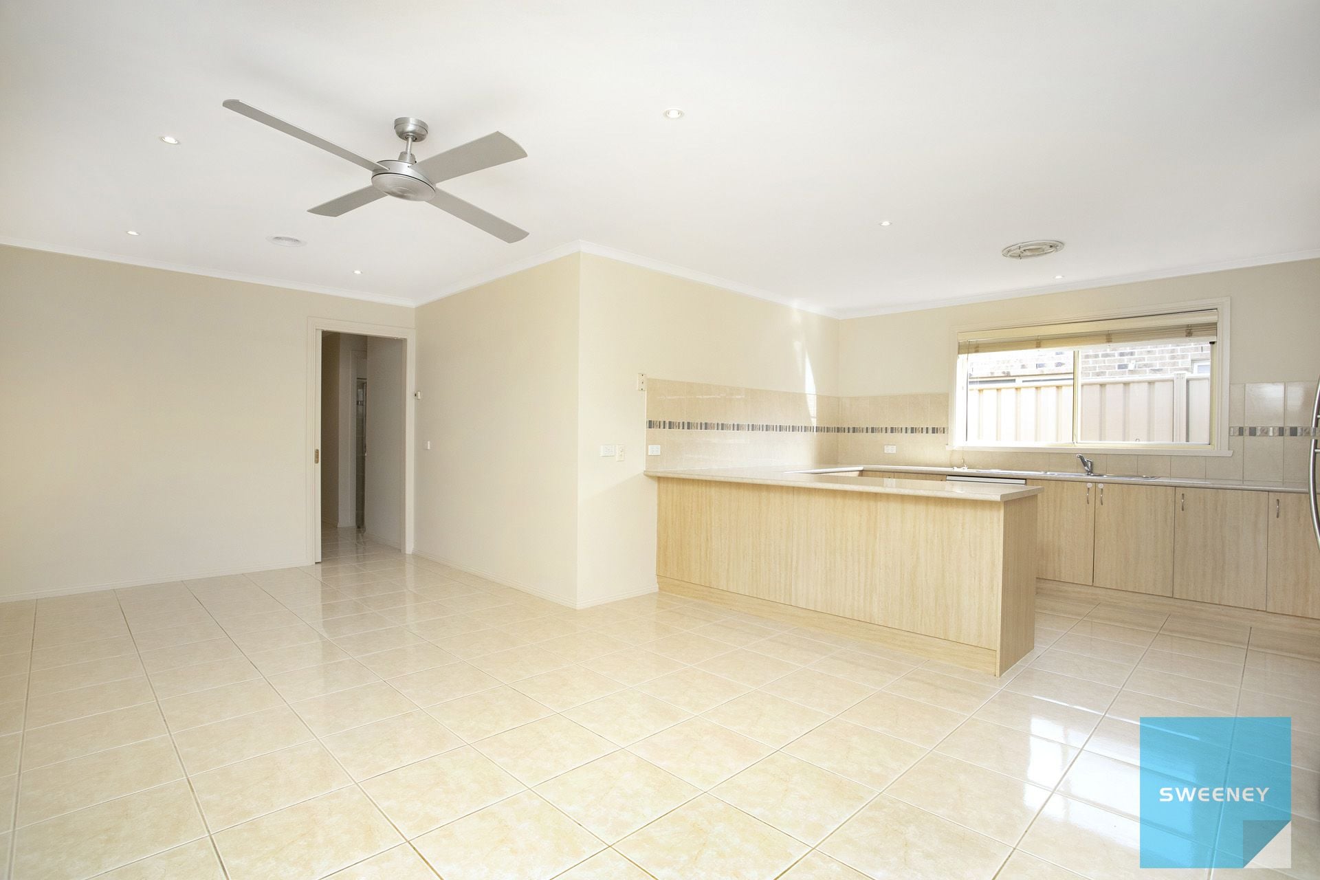 4 Glen Drouitt Drive, Caroline Springs - Thumbnail 4