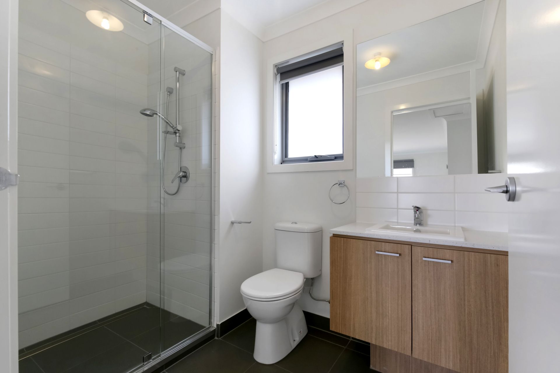 MODERN TOWNHOUSE WELL LOCATED
