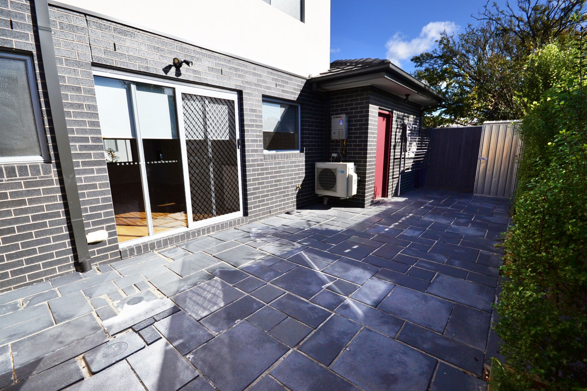 SUPERB MODERN STYLE
