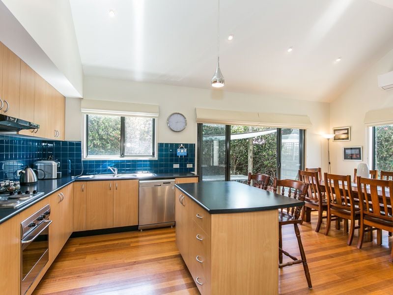 1/4 Coastal Court, Aireys Inlet - Thumbnail 4