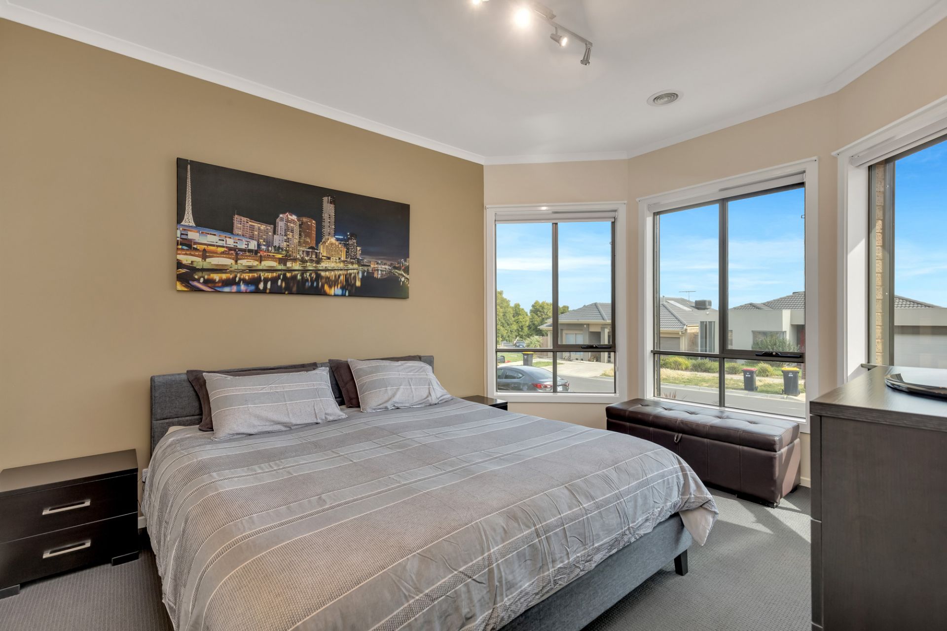24 Hascombe Drive, Caroline Springs - Thumbnail 7