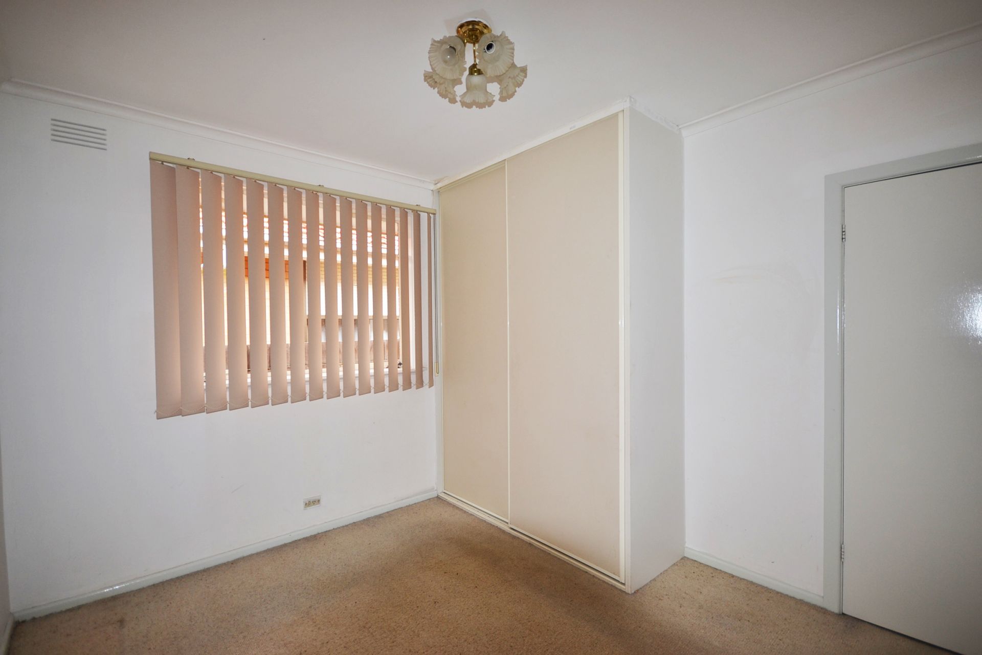 CLEAN AND TIDY 3 BEDROOM HOUSE