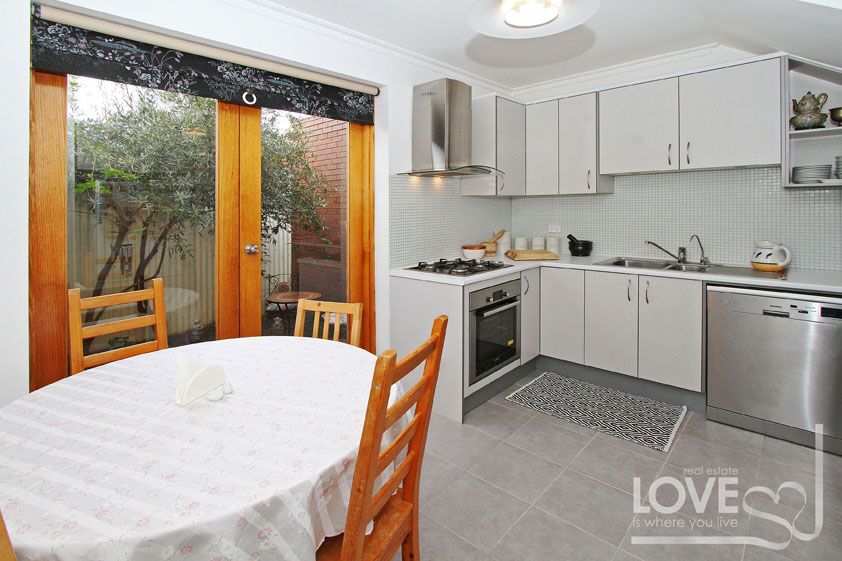 IMMACULATELY PRESENTED WITH THREE BEDROOMS