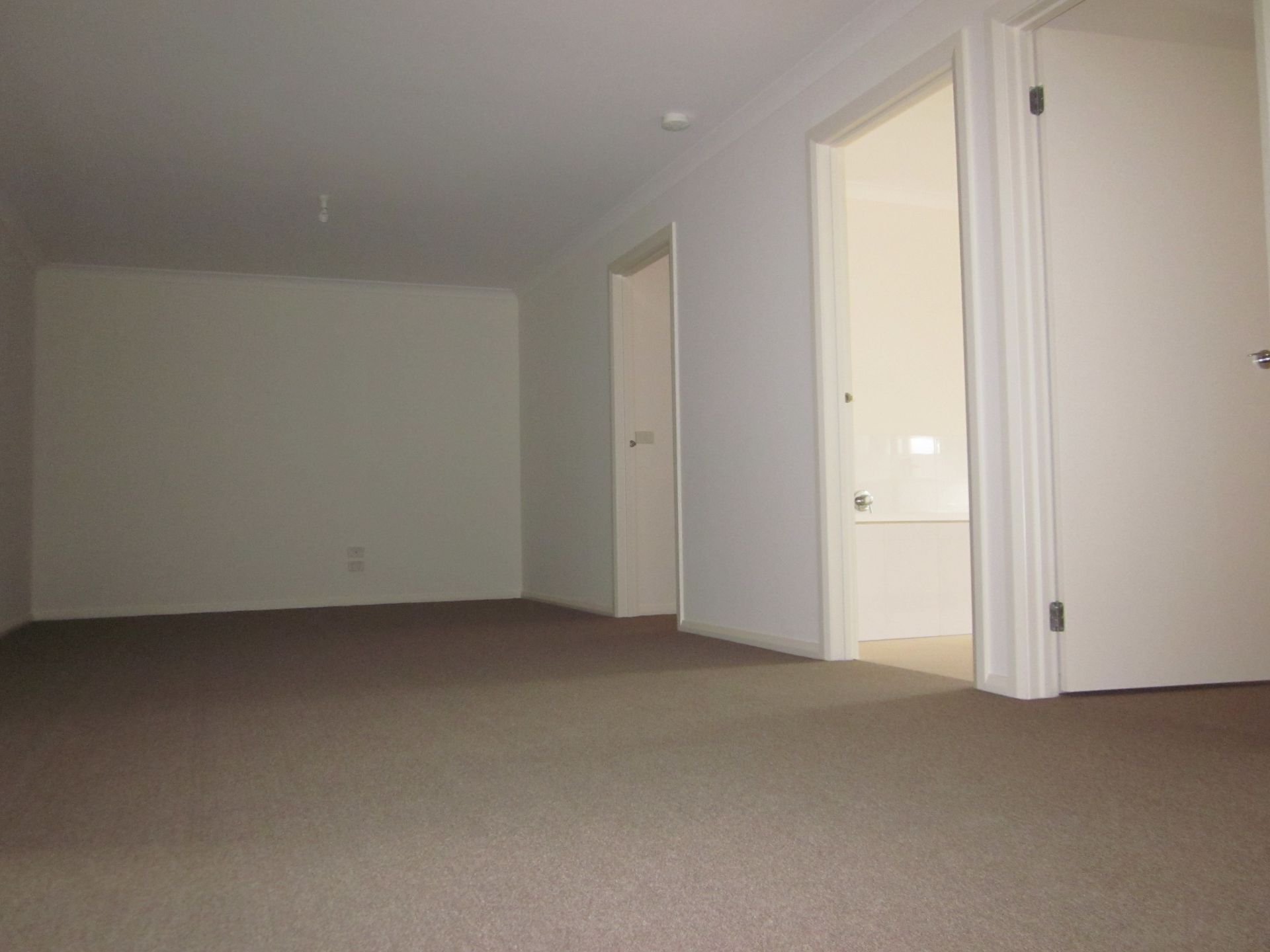 STUNNING & SPACIOUS TOWNHOUSE    *Insp Sat 25th Jul @ 10:20am*