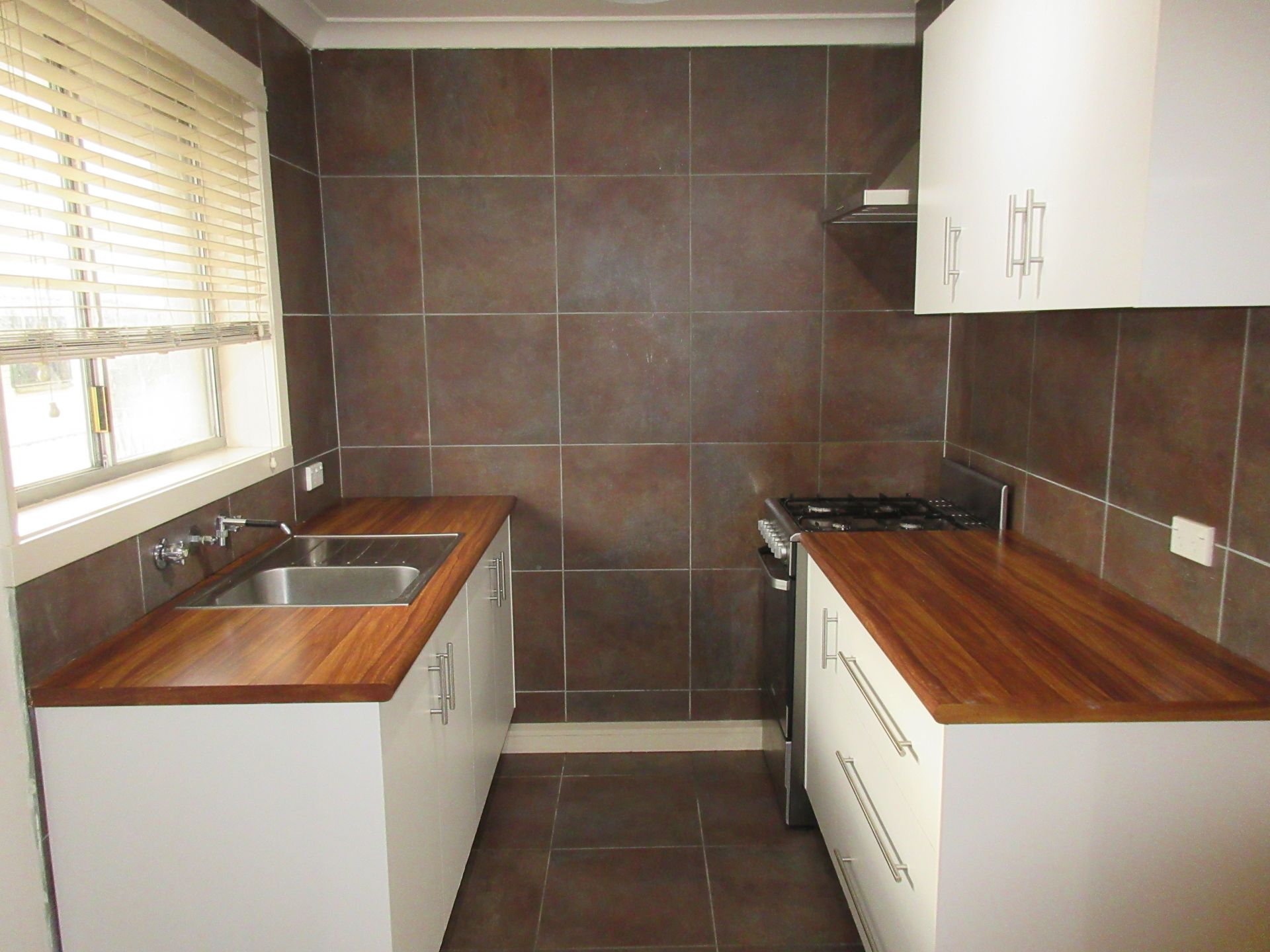 LUXURIOUSLY REFURBISHED ONE BEDROOM APARTMENT.