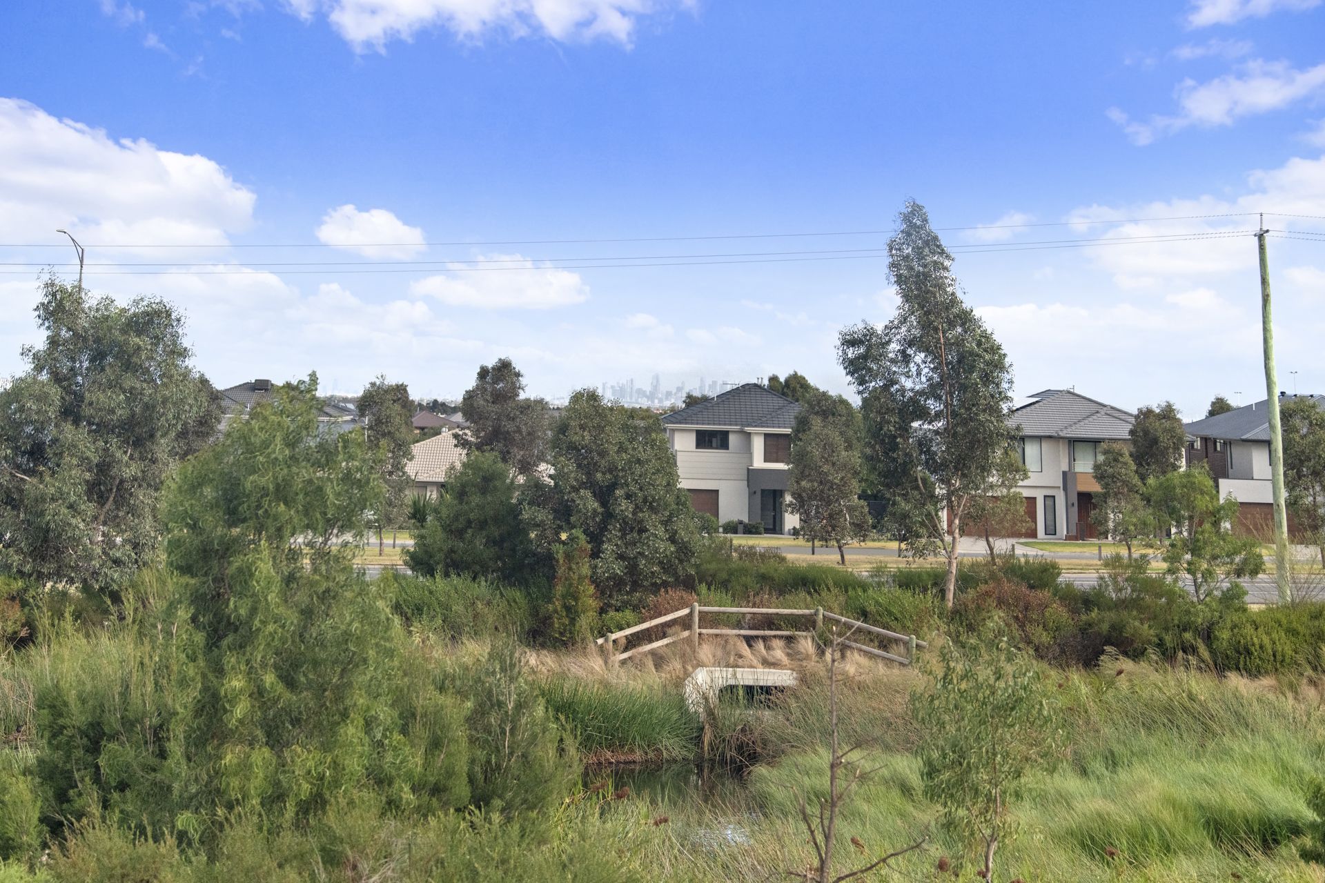 FULLY FURNISHED EX DISPLAY FAMILY HOME