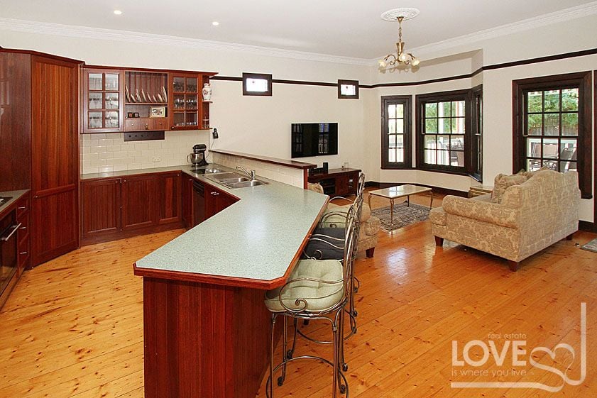 Grand Living In The Heart Of The Oakhill Estate