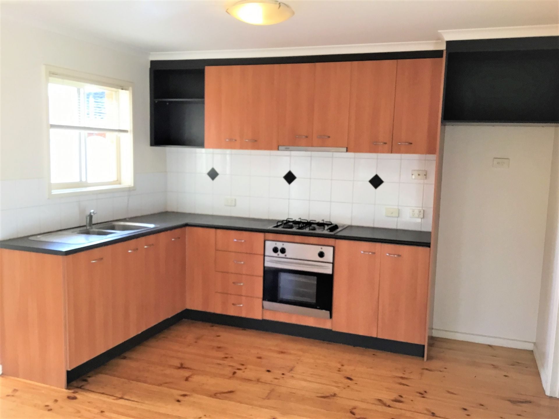 Stylish One Bedroom Unit with Courtyard!